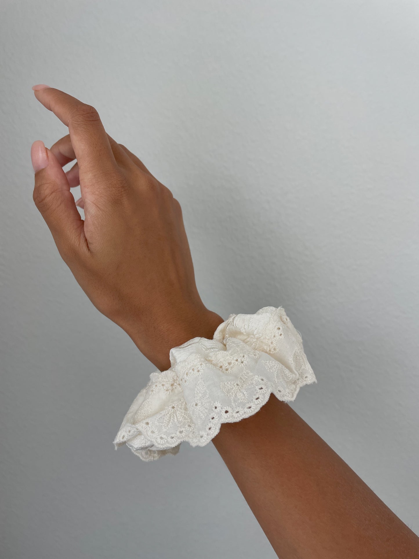 EMMY JANE Scrunchie in Ivory