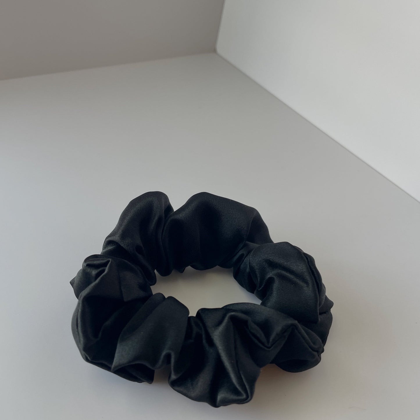 100% Mulberry Silk Scrunchie / Black