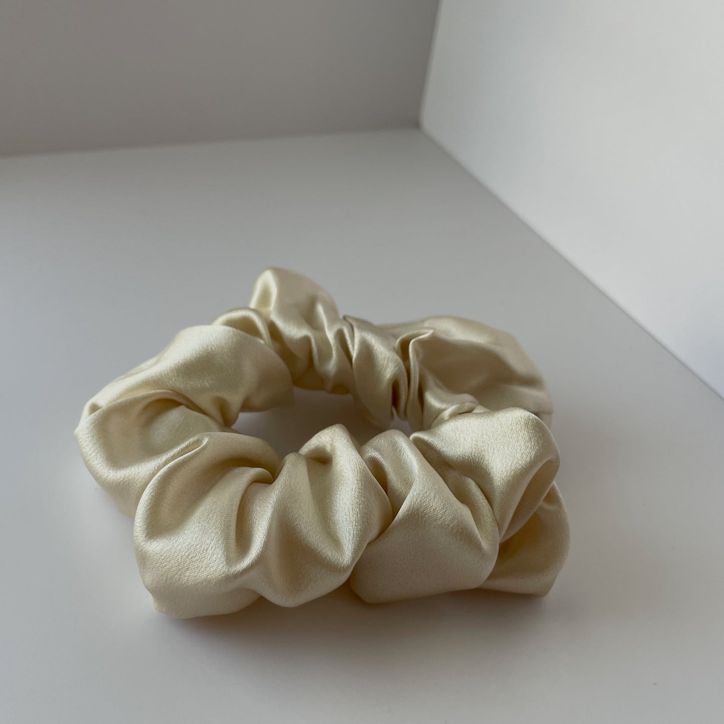 100% Mulberry Silk Scrunchie / Wheat