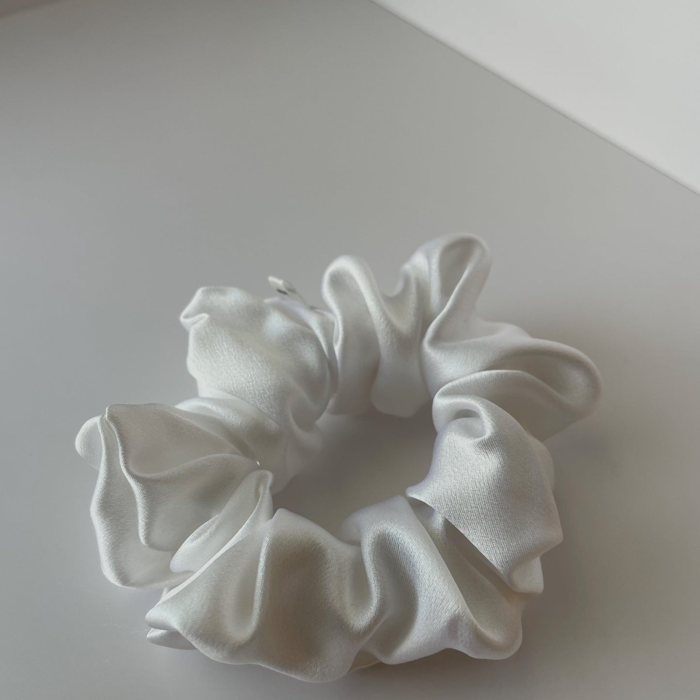 100% Mulberry Silk Scrunchie / White