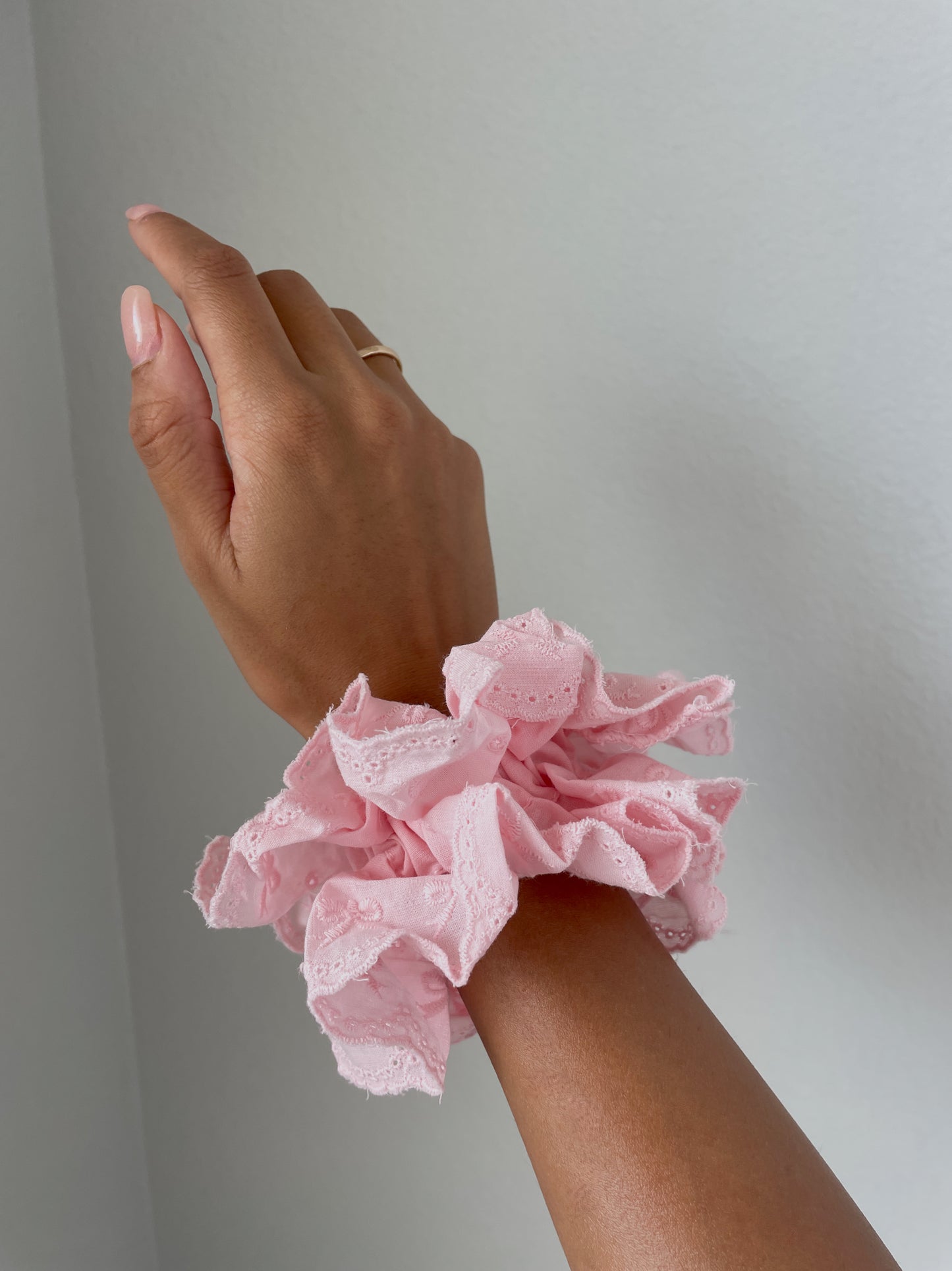 BALLET RIBBON Pink Scrunchie