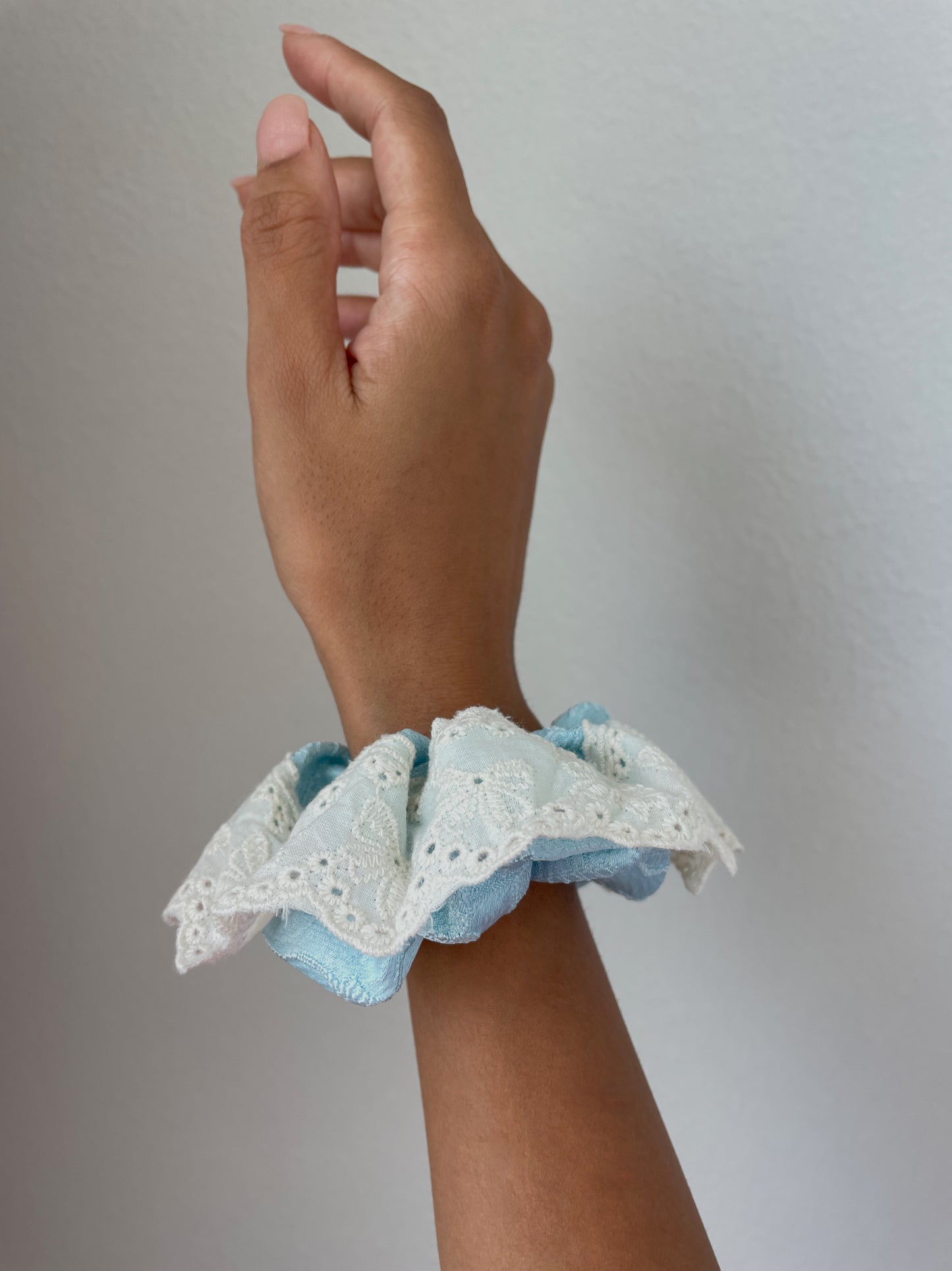 EMMY JANE Scrunchie in Blue